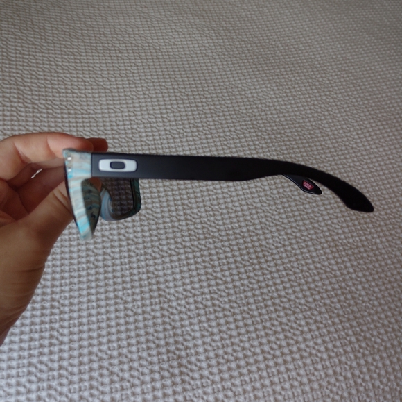 NEW Oakley Sunglasses - Picture 5 of 7